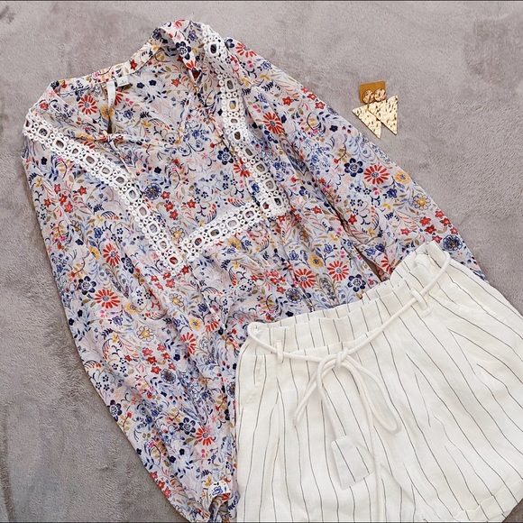 LC Lauren Conrad Tops - LC Lauren Conrad Floral Blouse
